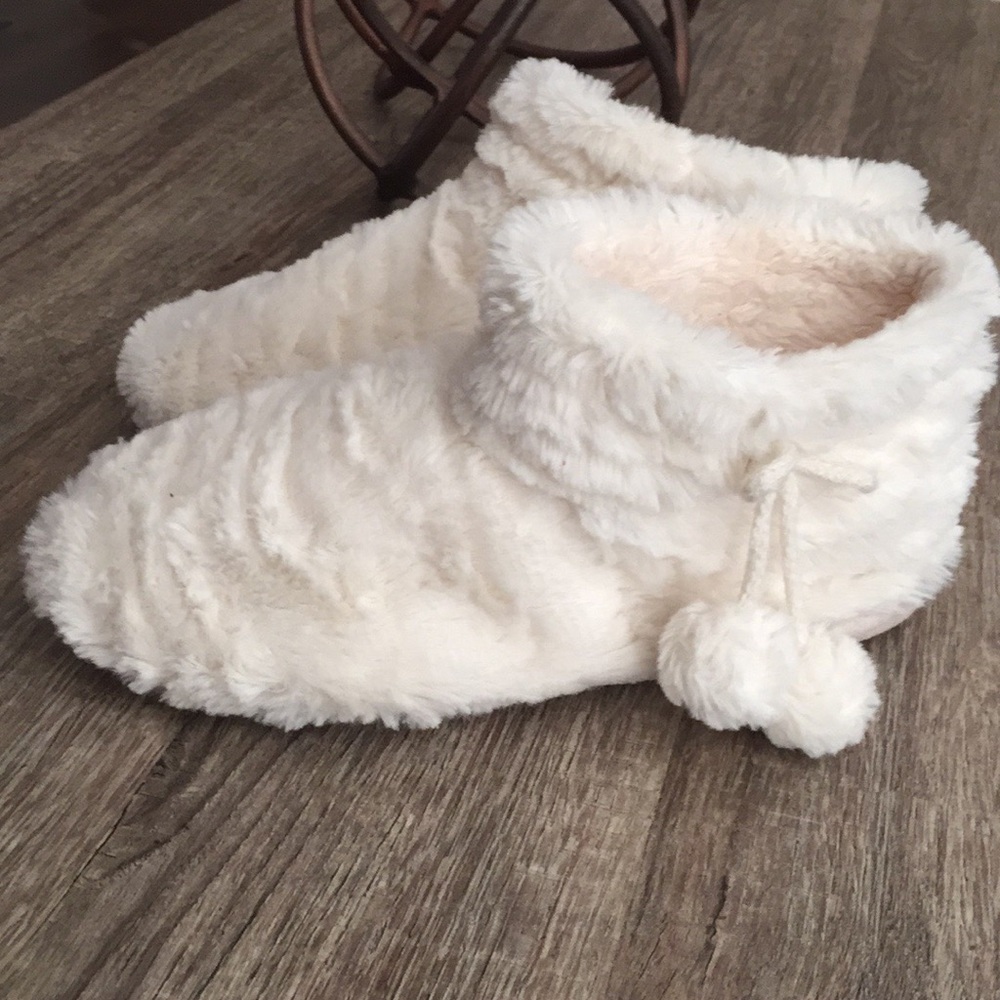 ✨SALE!!✨ Slipper booties with Pom poms! 💖😍